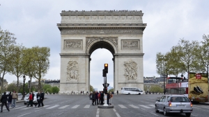 L'Arc du Triomphe sugli Champs-&Eacute;lys&eacute;es onora coloro che hanno combattuto e sono caduti per la Francia nelle guerre rivoluzionarie e napoleoniche francesi. Sotto la sua volta giace la tomba del Milite Ignoto (I Guerra Mondiale) (Annie Li)