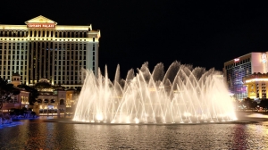Fontana di Las Vegas con il Caesars Palace sullo sfondo (foto della ballerina Nancy Wang)