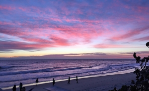 Foto della spiaggia fuori dall’hotel di San Francisco dove la squadra che coordina la compagnia internazionale di Shen Yun si prepara per andare a teatro (foto dell’operatrice Annie Li) 