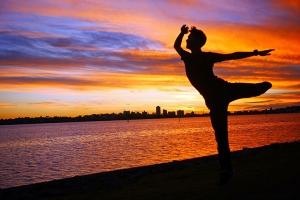 Il Re Scimmia (il primo ballerino Mark Kao) ha messo piede a Perth in Australia occidentale, alla fine di un viaggio verso occidente durato ventisette ore che la compagnia internazionale di Shen Yun ha affrontato (foto del ballerino Ben Chen)