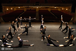 Anche la compagnia Shen Yun International è in procinto di andare all'estero. Qui a Minneapolis, ci mostrano dove stanno andando (foto della proiezionista Annie Li)
