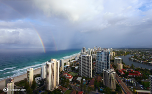 Quanto volte può capitare di fotografare un doppio arcobaleno? (foto del danzatore Ben Chen) 