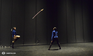 I ballerini Jim Chen (a sinistra) e Jacky Pun si esercitano prima dello spettacolo all'Aix-en-Provence, in Francia (foto della danzatrice Ziyuan Fu)