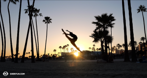 La prima ballerina  Angelia Wang fuori al Terrace Theater di Long Beach. (foto della ballerina Nancy Wang)