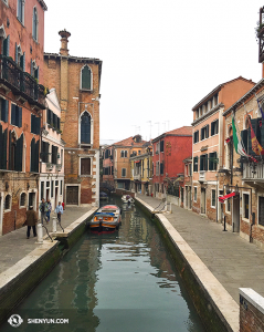 Foto da uno dei 409 ponti di Venezia (foto dell'operatrice Annie Li)