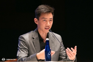 Il primo ballerino Rocky Liao ha narrato alcuni avvenimenti durante le prove e le difficoltà incontrate da un ballerino professionista, ciò che serve per superarle e perché ne vale la pena.