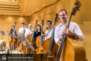 L'intera sezione di contrabbassi, da sinistra: Juexiao Zhang, Wei Liu, Yu Deng, Hui-Ching Chen, TK Kuo, e Juraj Kukan