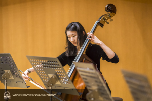 La bassista Juexiao Zhang (foto di TK Kuo)
