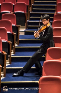Il fagottista Jan Urbanowicz si prepara a Taiwan nella contea di Changhua, al Yuanlin Performance Hall