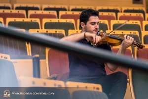 Il direttore Milen Nachev e la violinista Fiona Zheng