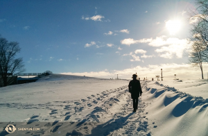 Nel frattempo ... a Quebec City e in seguito a Ottawa, dove le temperature in gradi Fahrenheit sono ben al di sotto, nessuno era ansioso di fermarsi fuori o di rimanerci per troppo tempo.