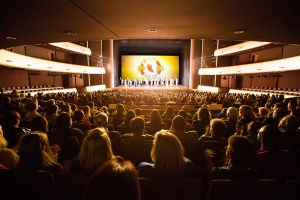 Chiamata alla ribalta al AT&T Performing Arts Center, Winspears Opera House di Dallas, in Texax. La maggior parte dei dodici spettacoli hanno registrato il tutto esaurito.  