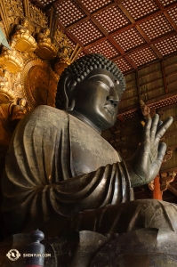 Statua di Budda nel Tempio di Todai-ji, nella città di Nara (foto di Felix Sun)