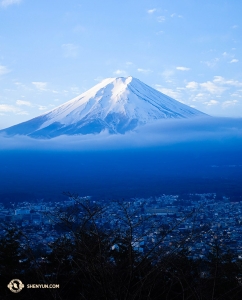 Una raccolta di foto dal Giappone non sarebbe completa senza un affascinante scatto del Monte Fuji, qui nella foto all'alba (foto del danzatore Felix Sun)