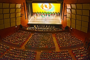 Iniziamo questa settimana in Italia, dove la Shen Yun World Company ha dato il via al tour 2017 in Europa, con tre spettacoli sold-out a Milano.