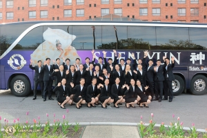 La compagnia di Shen Yun Touring dà l'addio a un'altra stagione... ora tutto quello che rimane di questo tour mondiale sono ricordi ...