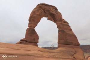Per la sua vacanza Kexin Li ha deciso di visitare quattro parchi nazionali negli Stati Uniti. In questa immagine è sotto il Delicate Arch, in Utah.