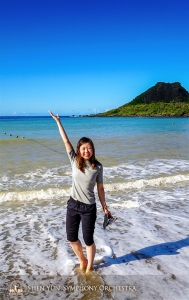 La percussionista Tiffany Yu gioisce sulle splendide spiagge del sud di Taiwan