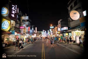 Quindici spettacoli in quattordici giorni, e abbiamo dovuto anche concordare i languorini e i giochi dei mercati notturni di Taiwan