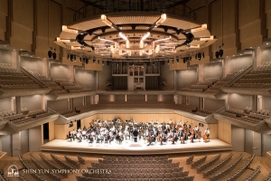 Una delle sale da concerto pi&ugrave; prestigiose in Canada, la Roy Thomas Hall con un organo a canne e un'architettura speciale, inclinata. Questa &egrave; la quarta volta che l'Orchestra si esibisce qui.