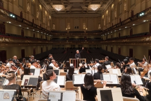 La Boston Symphony Hall &egrave; rinomata per la sua impressionante acustica e la splendida architettura. Riuscite a vedere lungo le pareti, le sedici repliche delle statue greco-romane?
