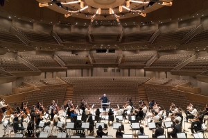 Tempo di prove nella Roy Thomas Hall che presto si riempir&agrave;. Questa grande sala ospita fino a 2.630 ospiti
