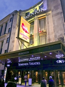 Quest’anno a Londra, la Shen Yun New York Company ha ricevuto un'accoglienza molto calorosa; 14 esibizioni sold-out al Dominion Theatre. 