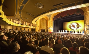 A febbraio, in Michigan, la Shen Yun North America Company si è esibita nell'elaborata Detroit Opera House. A grande richiesta, è stato aggiunto uno spettacolo nel centenario teatro del Grand Circus Park Historic District di Detroit.