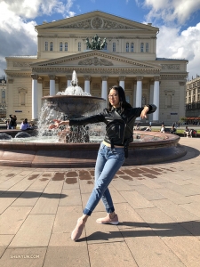 Il teatro Bolshoi ospita all'interno il balletto, mentre all’esterno troviamo la danza classica cinese 