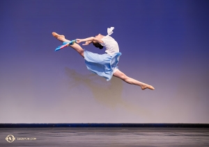 Mostrando il salto ‘Firebird’ di Bella Fan.