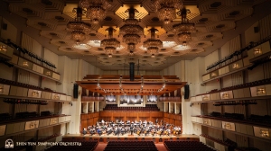 La nostra penultima tappa: il magnifico Kennedy Center Concert Hall a Washington D.C. Notate i sette lampadari Hadeland in cristallo, un regalo della Norvegia