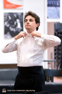Il timpanista Brian Marple si prepara prima del concerto al Carnegie
