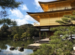 La ballerina Betty Wang decide di andare a vedere il Kinkaku-ji (il Padiglione d&rsquo;Oro) a Kyoto. 