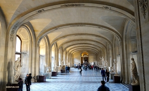 Aperto nel 1793, il museo oggi ha in esposizione oltre 380.000 oggetti e 35.000 opere d’arte (foto di Kexin Li).