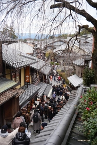 Konnichiwa, Kyoto! Il gruppo arriva in città per la prima delle due esibizioni (tornando di nuovo a febbraio).