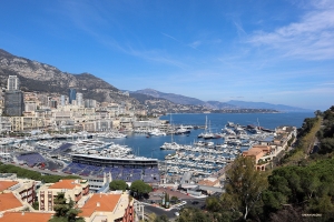 La Shen Yun's New York Company arriva nel quartiere La Condamine di Monaco e scatta una splendida foto di Port Hercule. 
