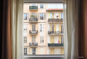 Un po' di fascino antico visto fuori dal nostro hotel a Nizza, in Francia.