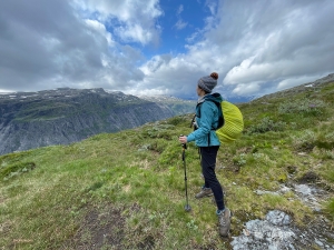 A metà strada di un'escursione di 27 km verso la formazione rocciosa del Trolltunga.