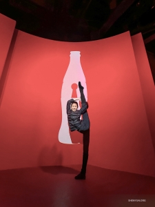 Il World of Coca-Cola di Atlanta, in Georgia, diventa la destinazione prescelta! Questo luogo preferito è il luogo in cui la storia di The Coca-Cola Company prende vita, mostrando il suo viaggio globale. È un mix perfetto di educazione e ristoro per un giorno di riposo.